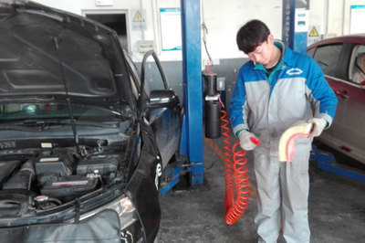 汽車維修與零配件 保障行車安全與延長車輛壽命的關(guān)鍵